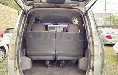 Toyota Voxy miniatura 7