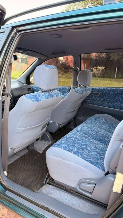 Toyota Ipsum miniatura 6