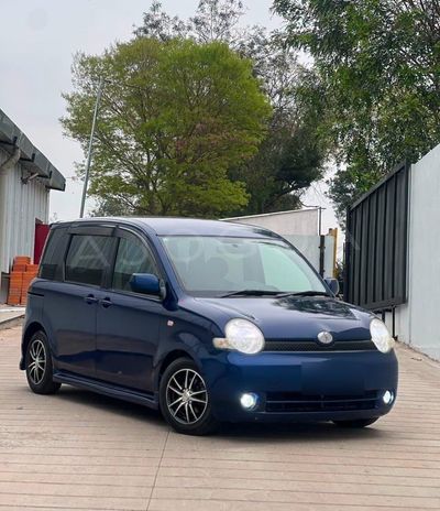 Toyota Sienta miniatura 3