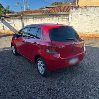 Toyota Vitz miniatura 2