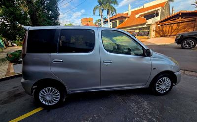 Toyota FunCargo miniatura 7