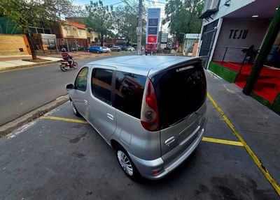 Toyota FunCargo miniatura 12