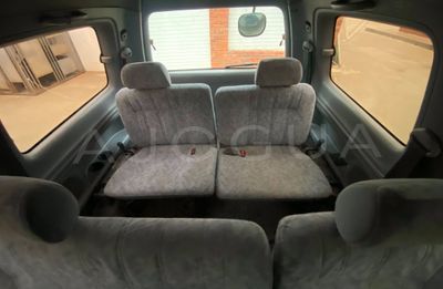 Toyota Noah miniatura 8