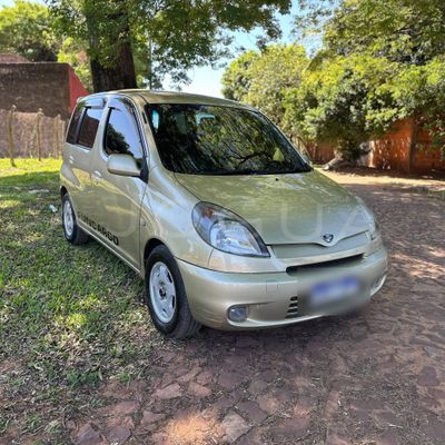 Toyota FunCargo miniatura 3