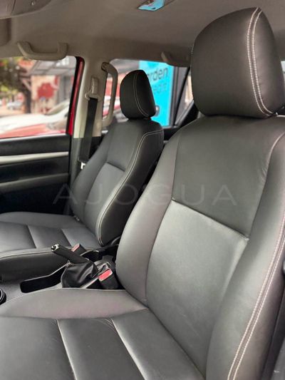 Toyota Hilux miniatura 7