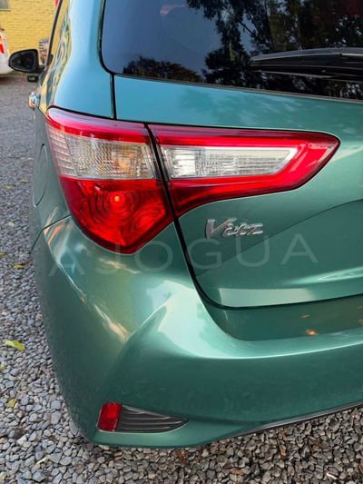 Toyota Vitz miniatura 5