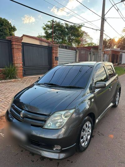 Toyota Ist miniatura 2
