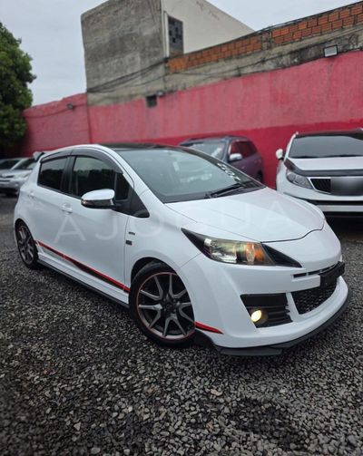 Toyota Vitz miniatura 2