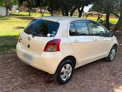 Toyota Vitz miniatura 3