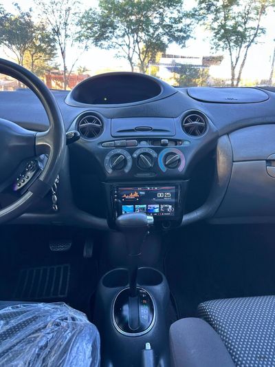 Toyota Vitz miniatura 6