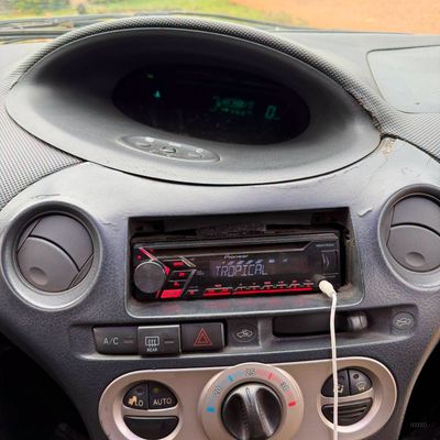 Toyota Vitz miniatura 5
