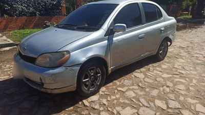 Toyota Platz miniatura 2