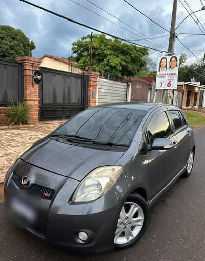 Toyota Vitz miniatura 2