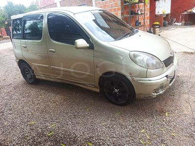 Toyota FunCargo miniatura 2