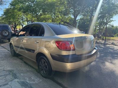Kia Rio miniatura 8