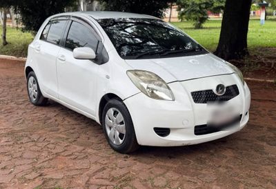 Toyota Vitz miniatura 2
