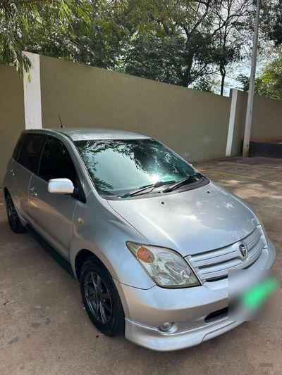 Toyota Ist miniatura 3