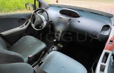 Toyota Vitz miniatura 8