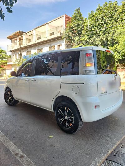 Toyota Sienta miniatura 4