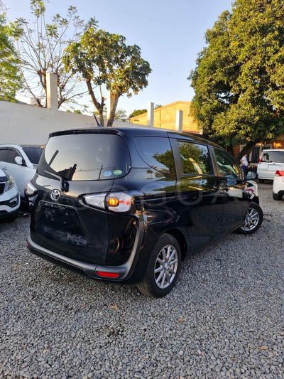 Toyota Sienta miniatura 8