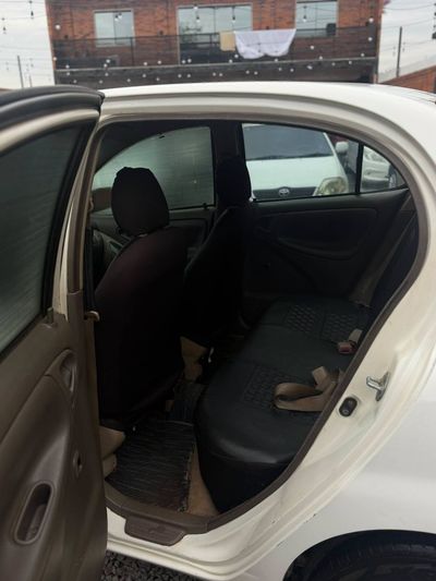 Toyota Platz miniatura 8