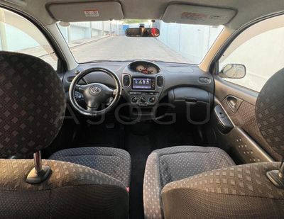 Toyota FunCargo miniatura 10