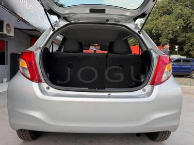 Toyota Vitz miniatura 11