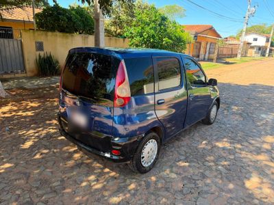 Toyota FunCargo miniatura 4