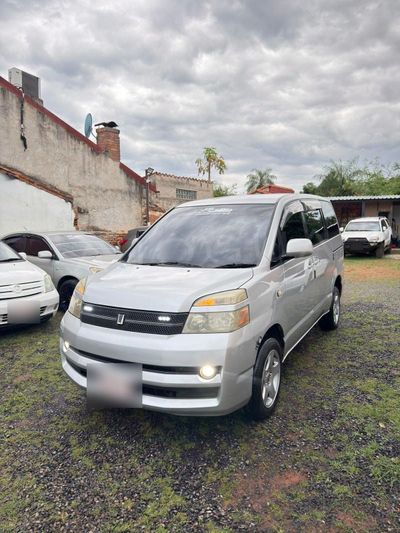 Toyota Voxy 2005