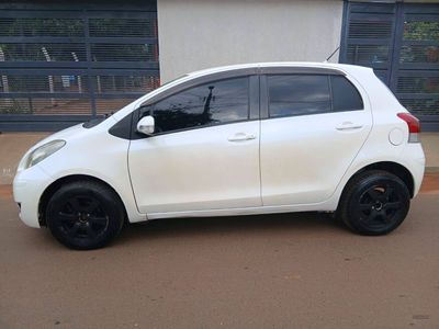Toyota Vitz miniatura 11