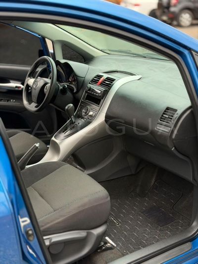 Toyota Auris miniatura 18