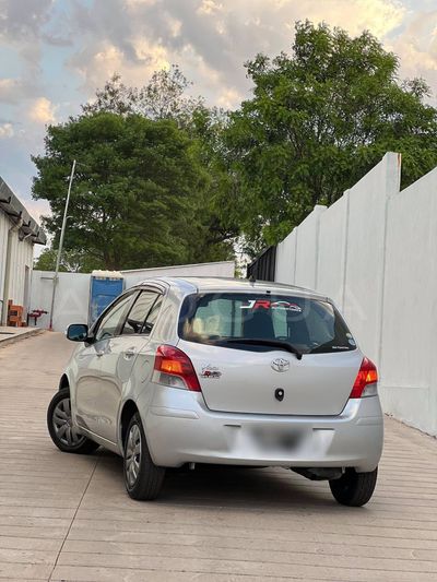 Toyota Vitz miniatura 4
