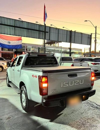 Isuzu D-MAX miniatura 11