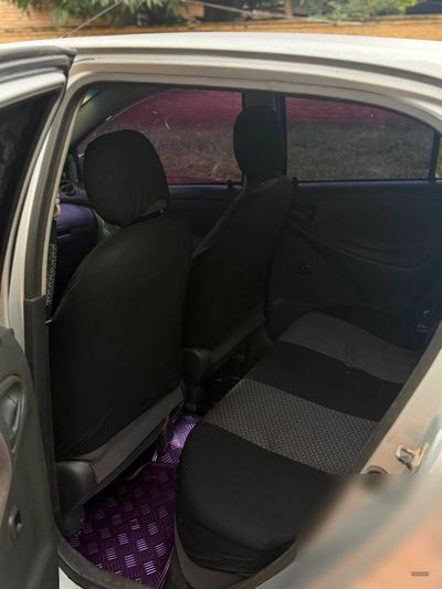 Toyota Vitz miniatura 6