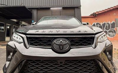 Toyota Fortuner miniatura 4