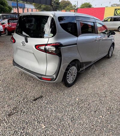 Toyota Sienta miniatura 4