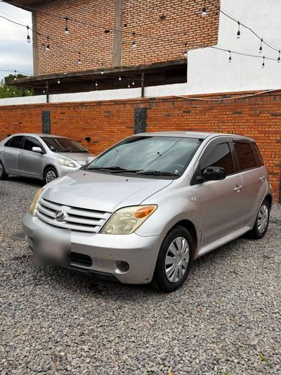 Toyota Ist miniatura 2