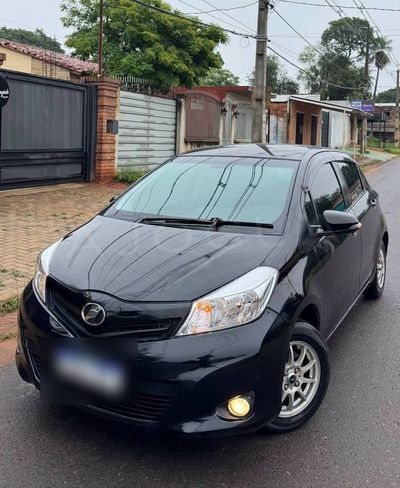 Toyota Vitz miniatura 3