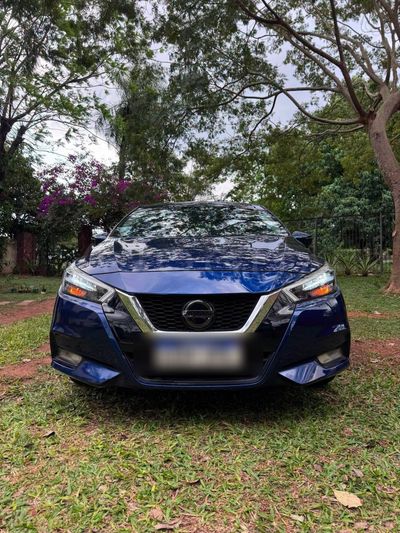 Nissan Versa thumbnail 1