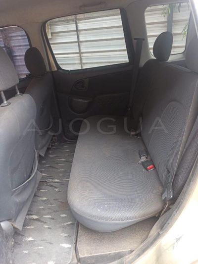 Toyota FunCargo miniatura 5