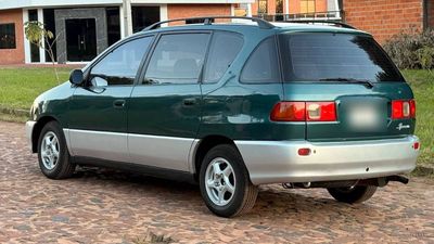 Toyota Ipsum miniatura 3