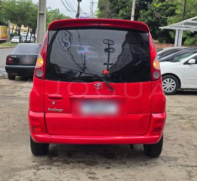 Toyota FunCargo miniatura 5