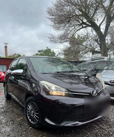 Toyota Vitz miniatura 2