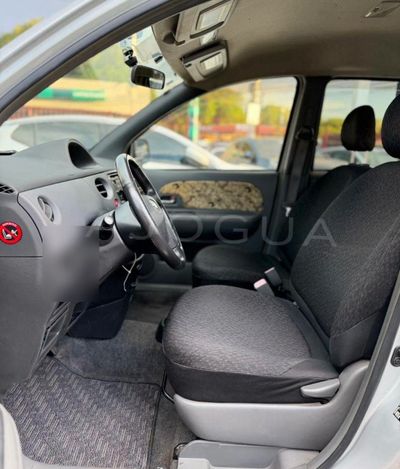 Toyota Sienta miniatura 7