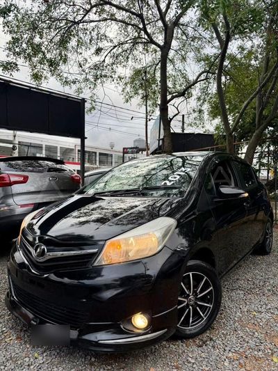 Toyota Vitz miniatura 3