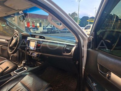 Toyota Hilux miniatura 9