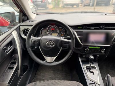 Toyota Auris miniatura 9
