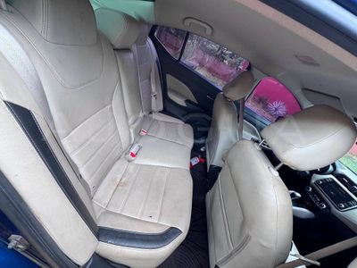 Nissan Versa miniatura 7