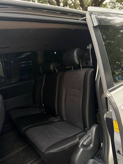 Toyota Voxy miniatura 6