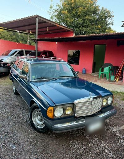 Mercedes-Benz 300 TD thumbnail 1